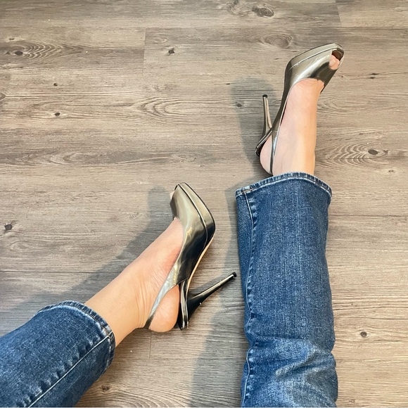 Jimmy Choo Metallic Mirror Calfskin Clue Peep-Toe Platform Slingback Pumps 8 - Picture 1 of 12
